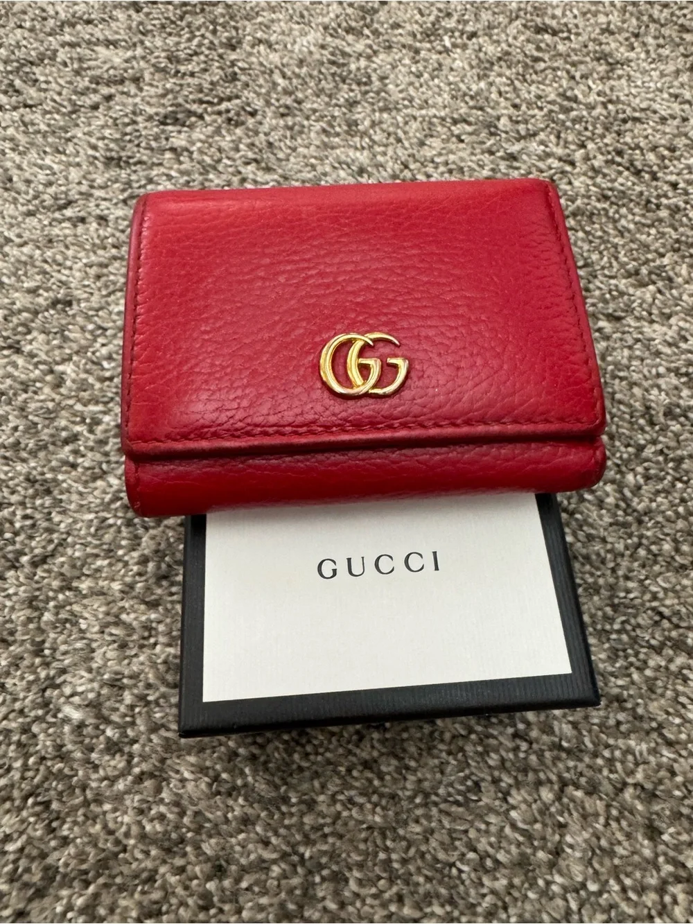 Gucci Red Pebbled Leather Fold Wallet with Gold Double G - Picture 1 of 9